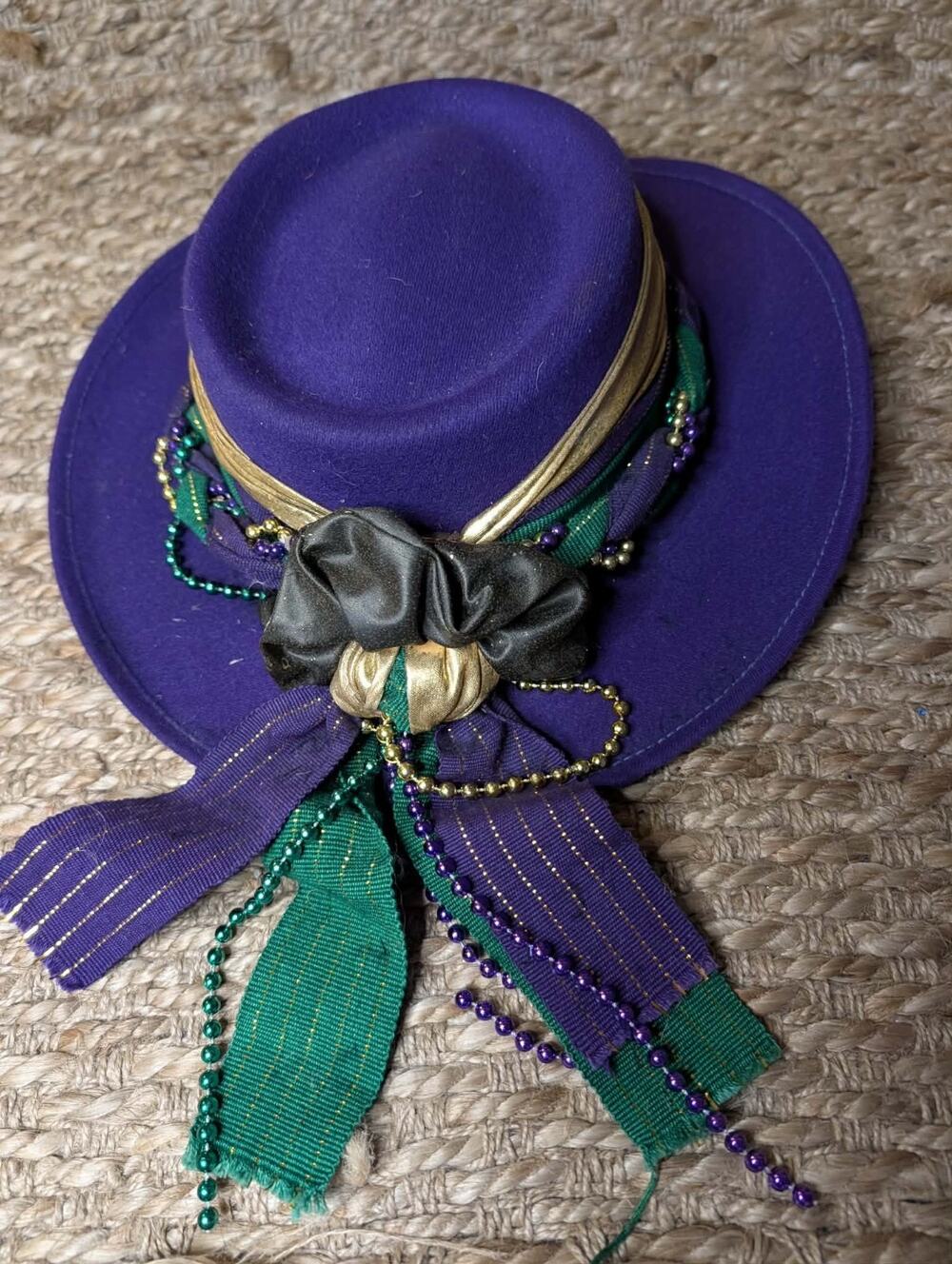 Pigalle Mardi Gras Purple Felt Fedora Hat Size 7 1/4 Beaded Green Gold Costume